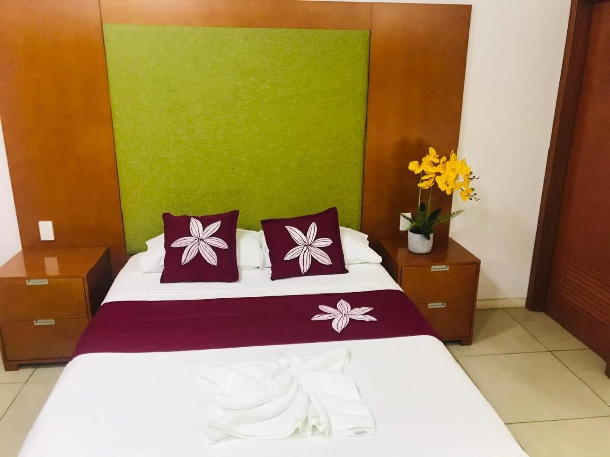 Alec'S Hotel Апіа Екстер'єр фото