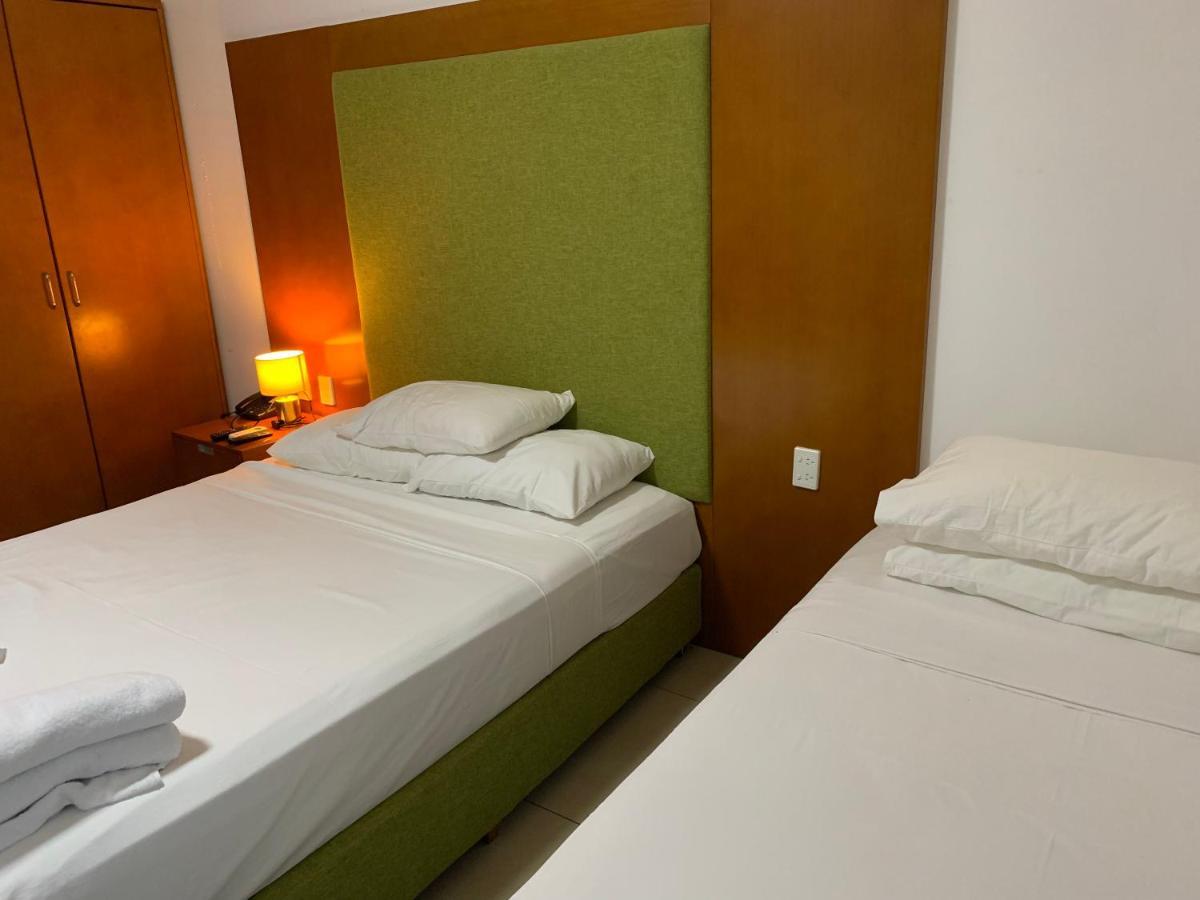 Alec'S Hotel Апіа Екстер'єр фото