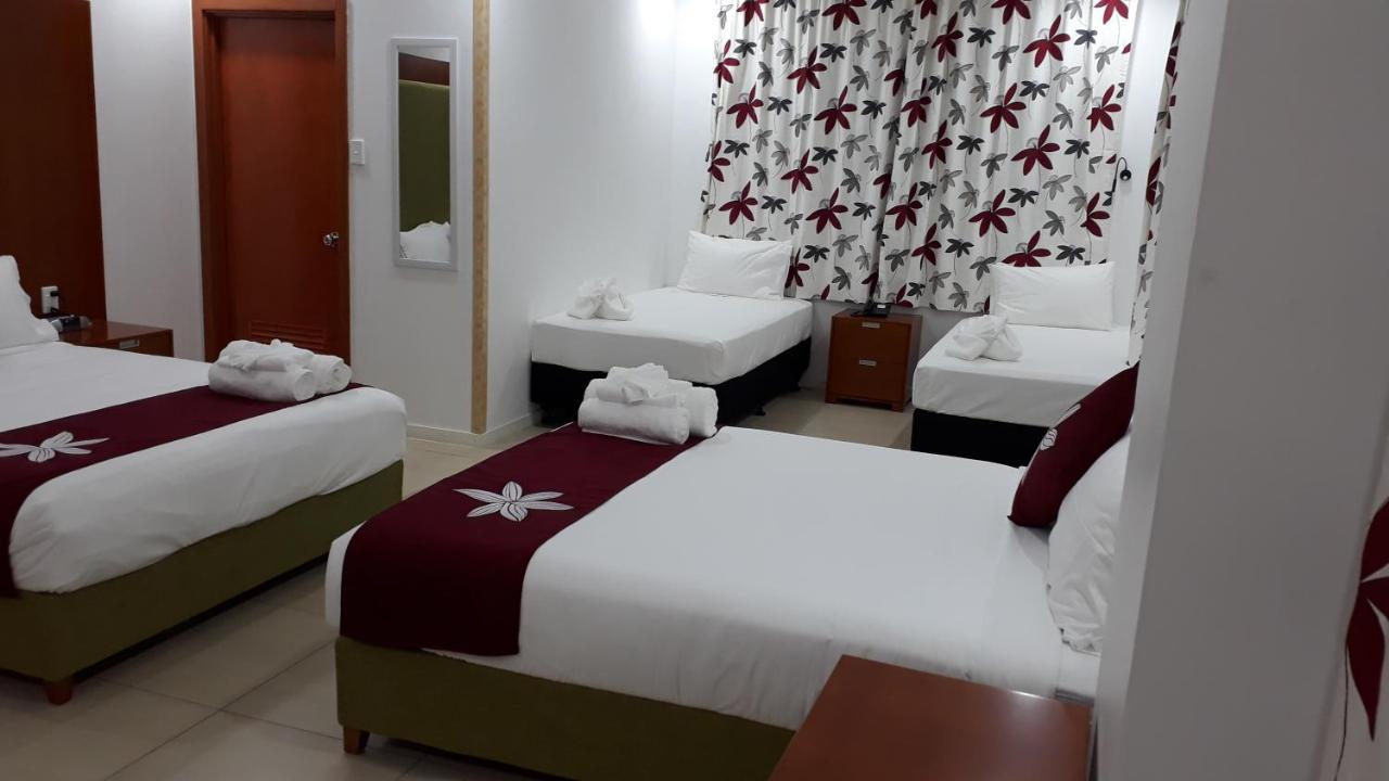 Alec'S Hotel Апіа Екстер'єр фото