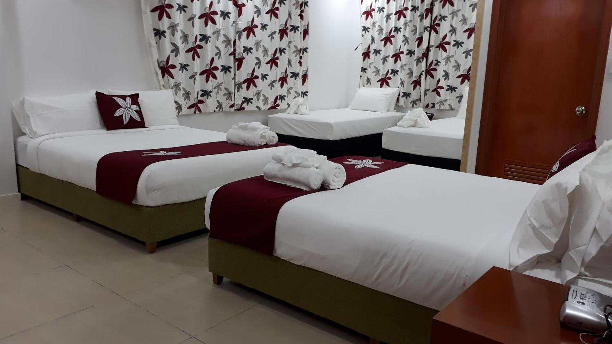 Alec'S Hotel Апіа Екстер'єр фото