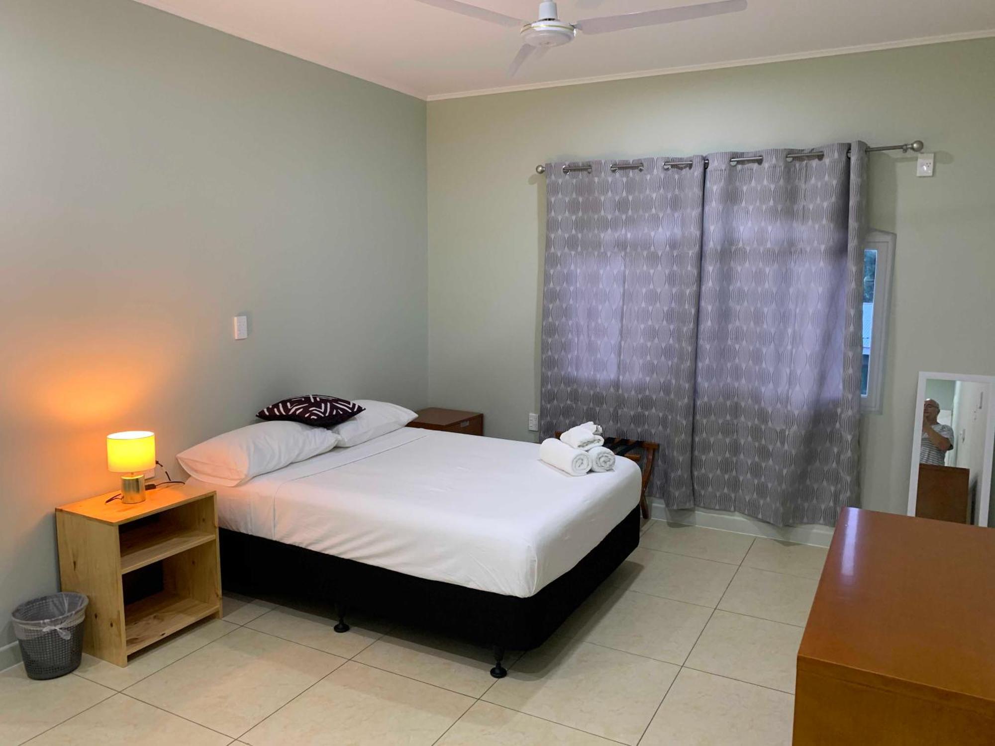 Alec'S Hotel Апіа Екстер'єр фото