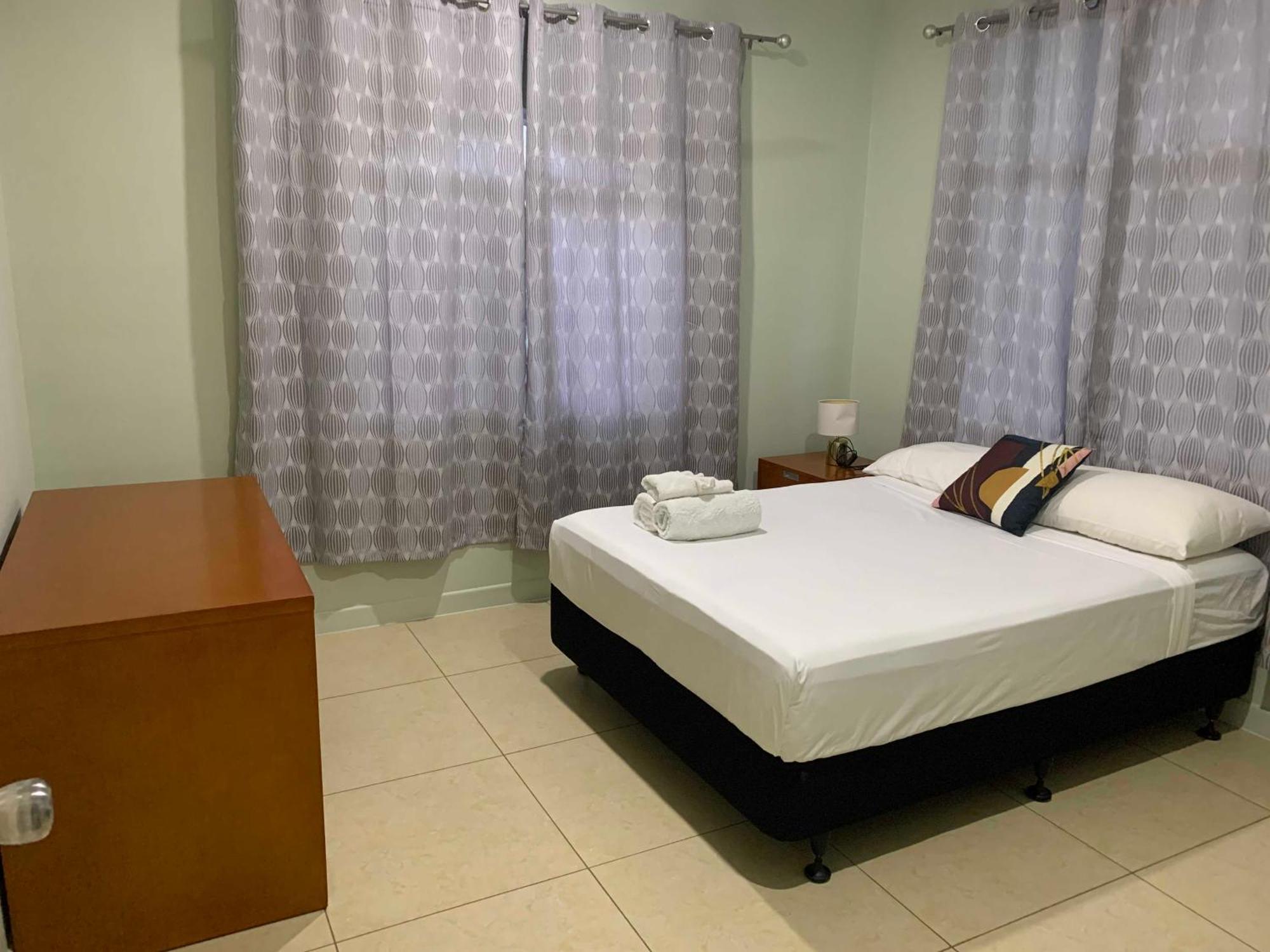 Alec'S Hotel Апіа Екстер'єр фото