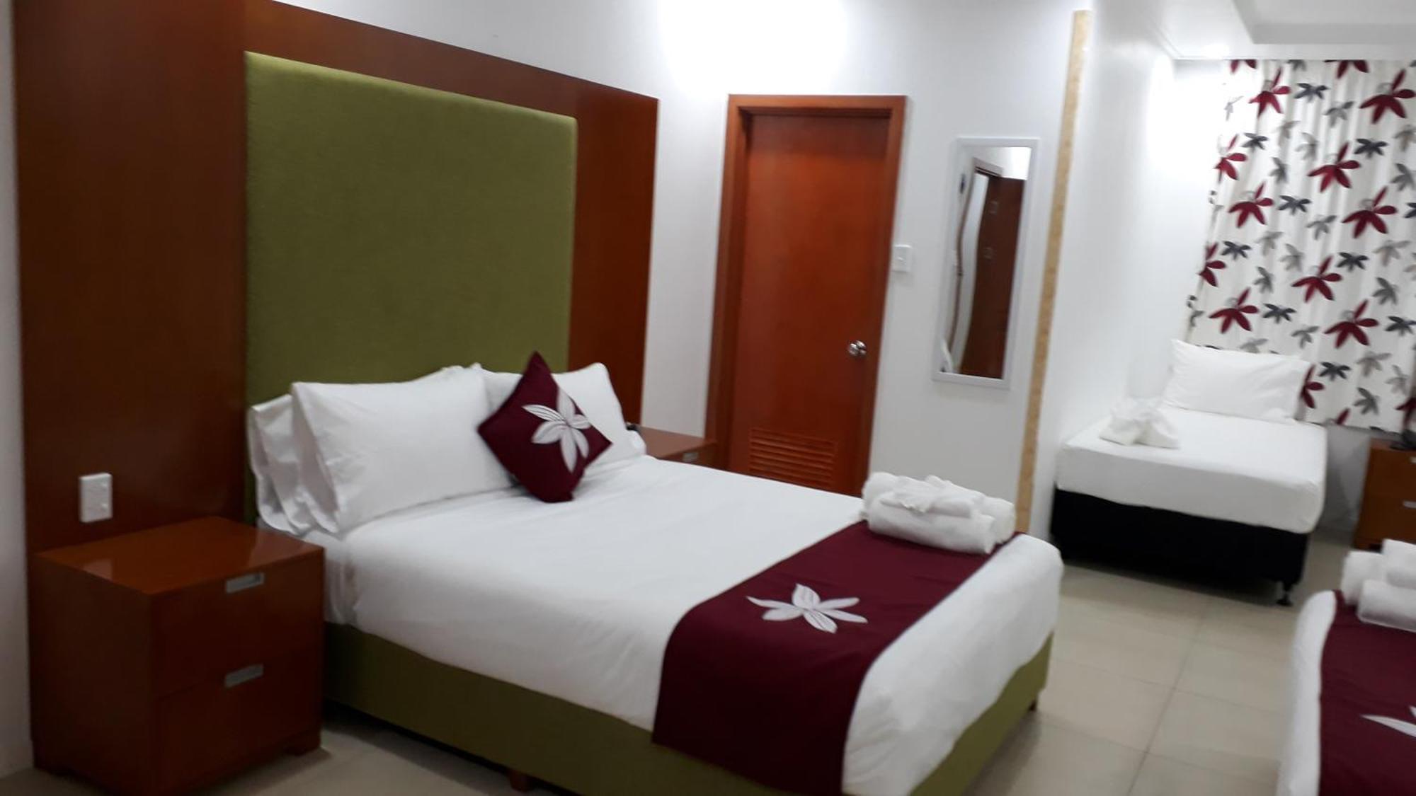 Alec'S Hotel Апіа Екстер'єр фото